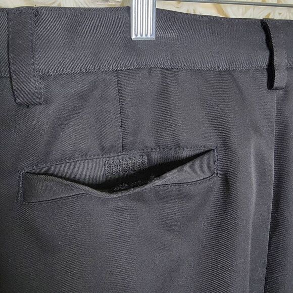 IZOD Perform x Golf Cargo Shorts Black 36" - Picture 5 of 10